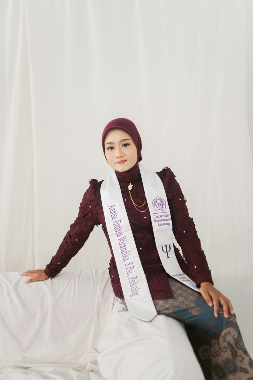 Farzana Aziz, Senior Bridal Artist at Aglow Bridal Artistry