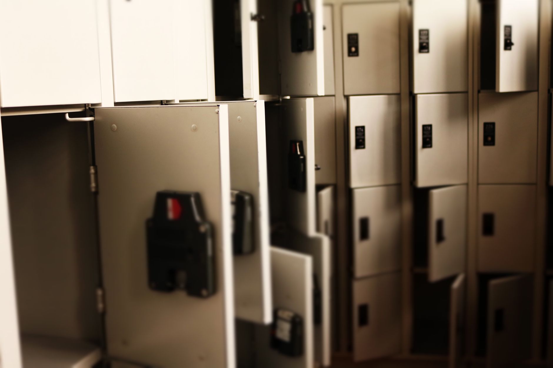 Lockers & laundry
