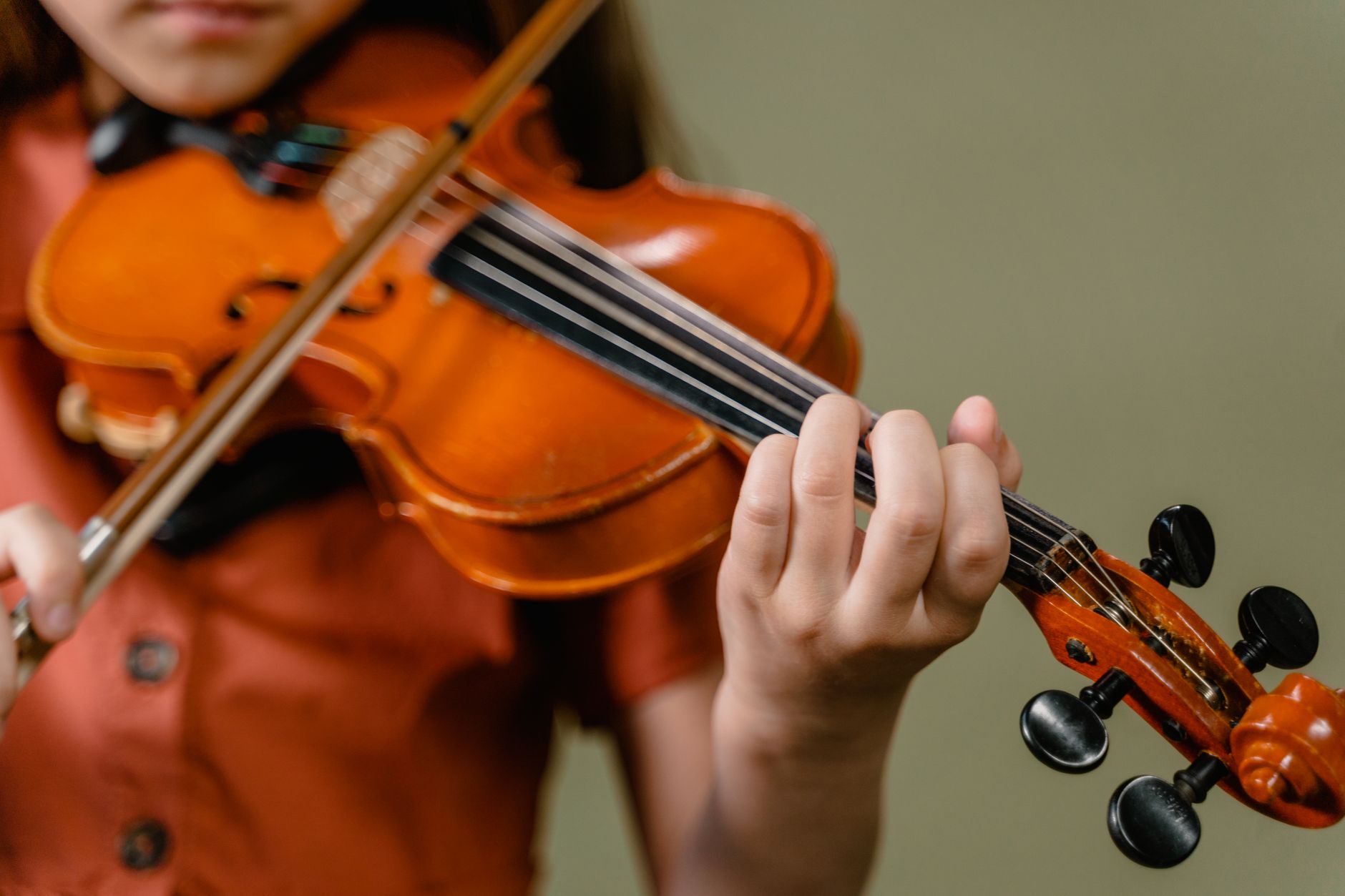 Violin lessons at Crescendo Music School Singapore