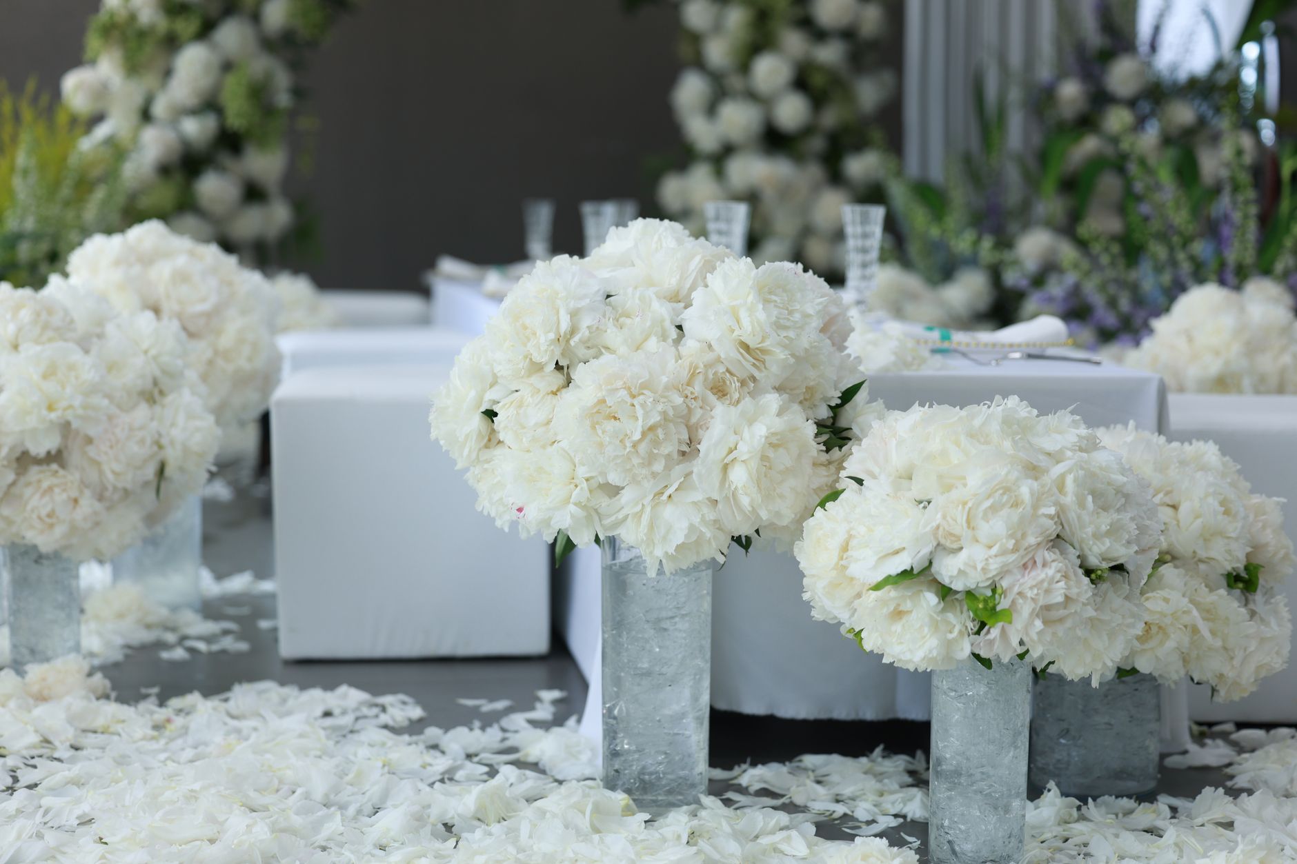 Considered floral and table design for a Singapore wedding by Evermore
