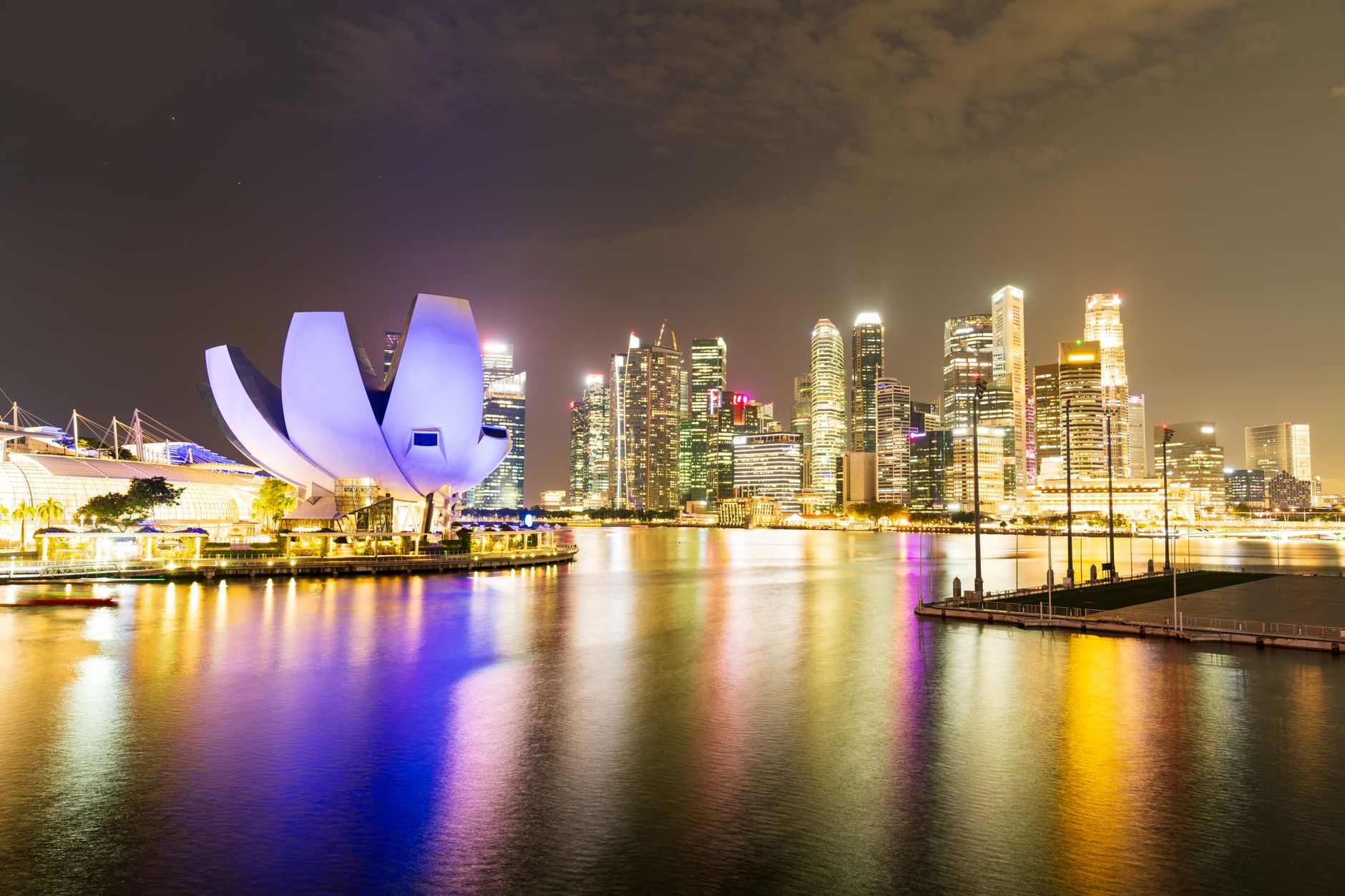 Singapore Marina Bay and the central business district skyline at dusk