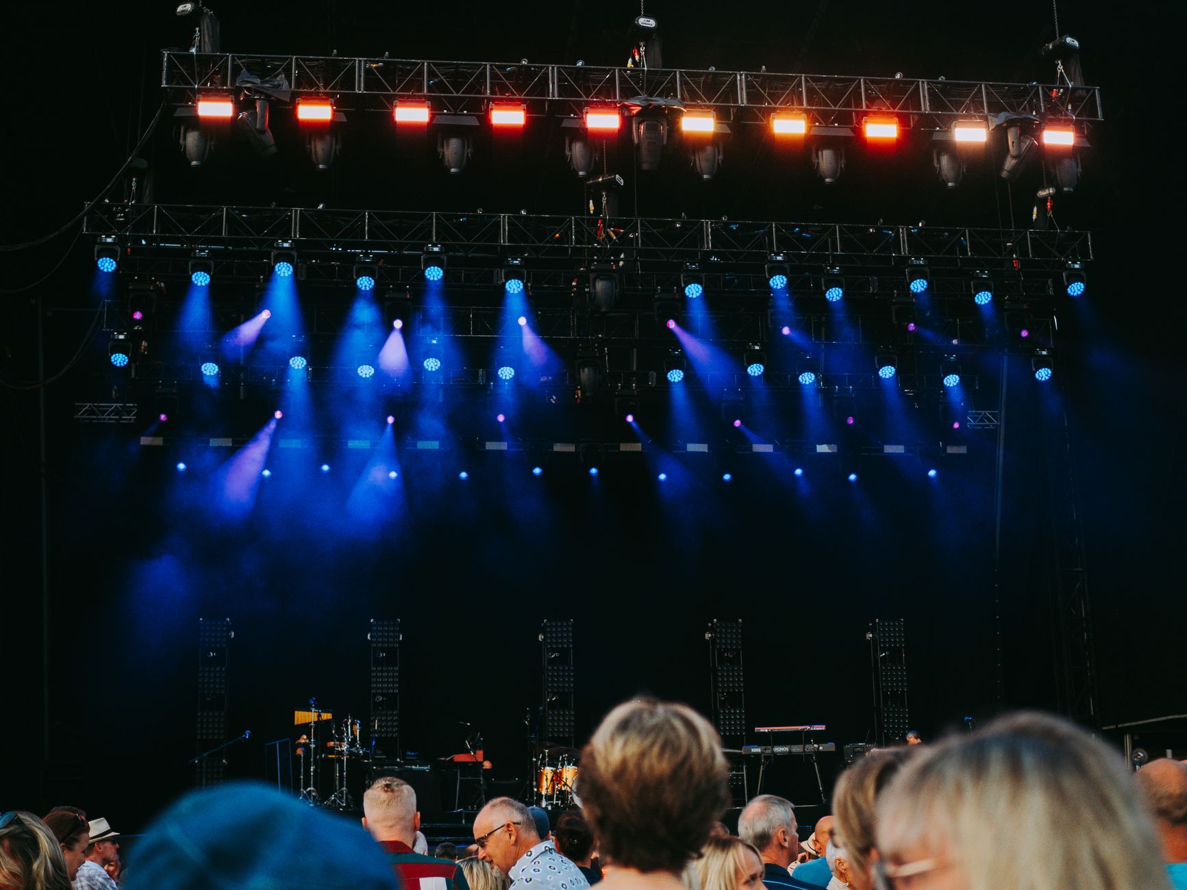 Mainstage dancers performing and training