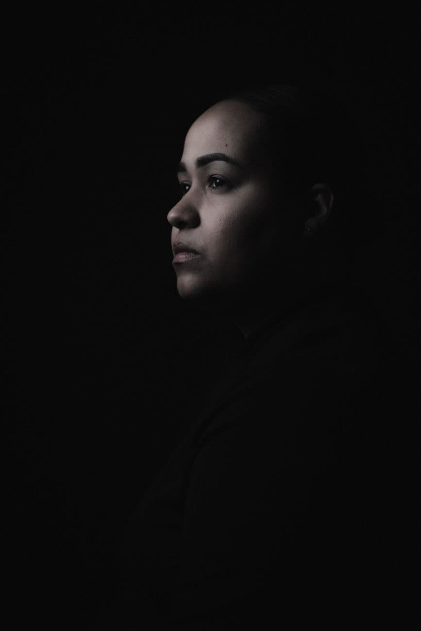 Hold — Portrait