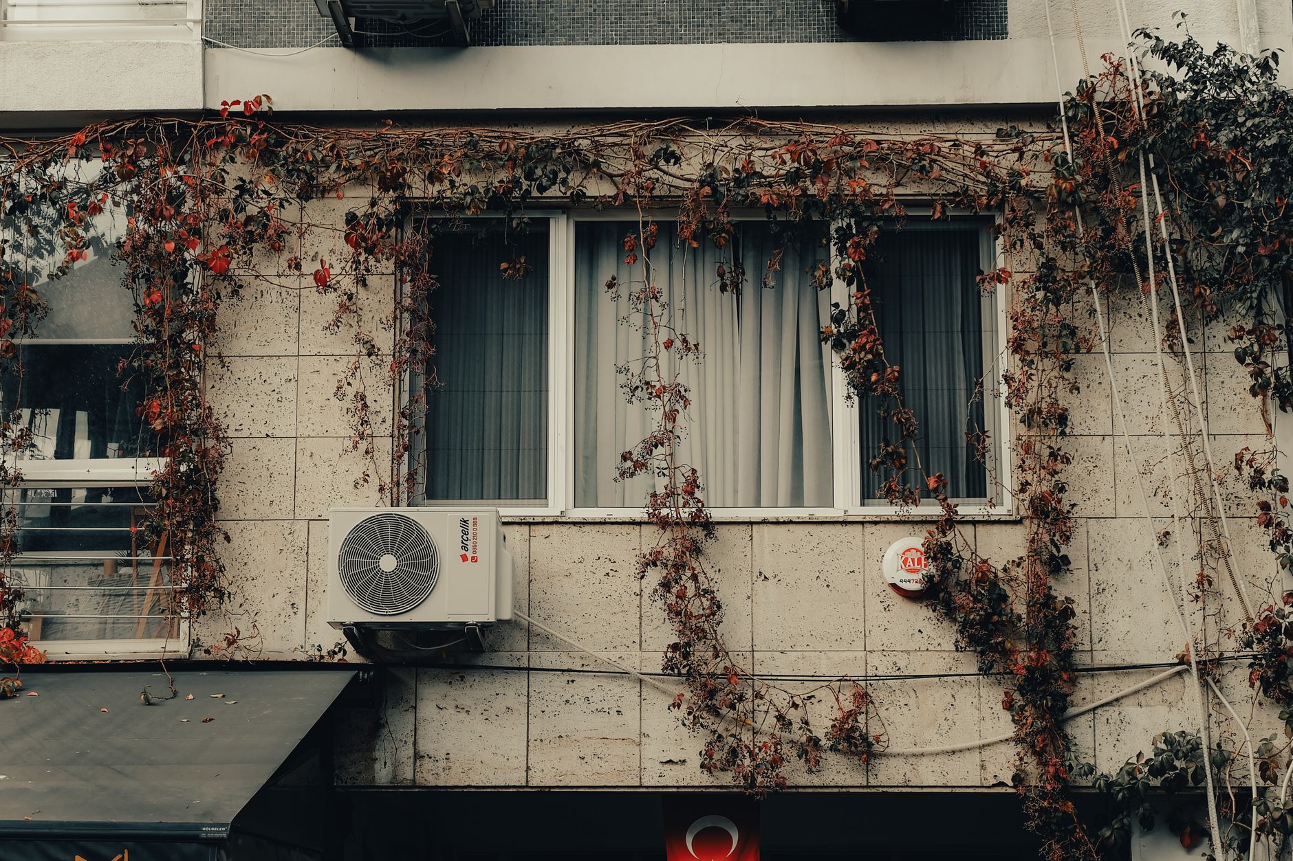 A Purecool crew chemical-washing an air-conditioner coil with water spray