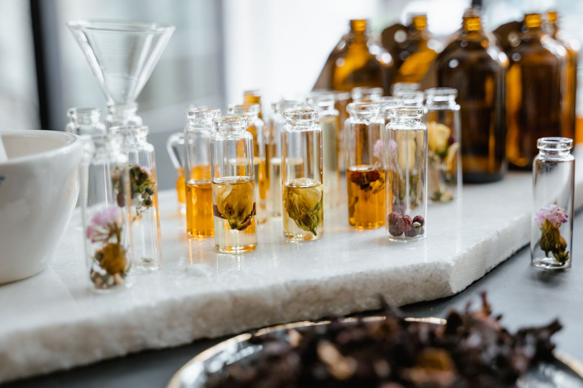 Fragrance notes laid out — flowers and spices