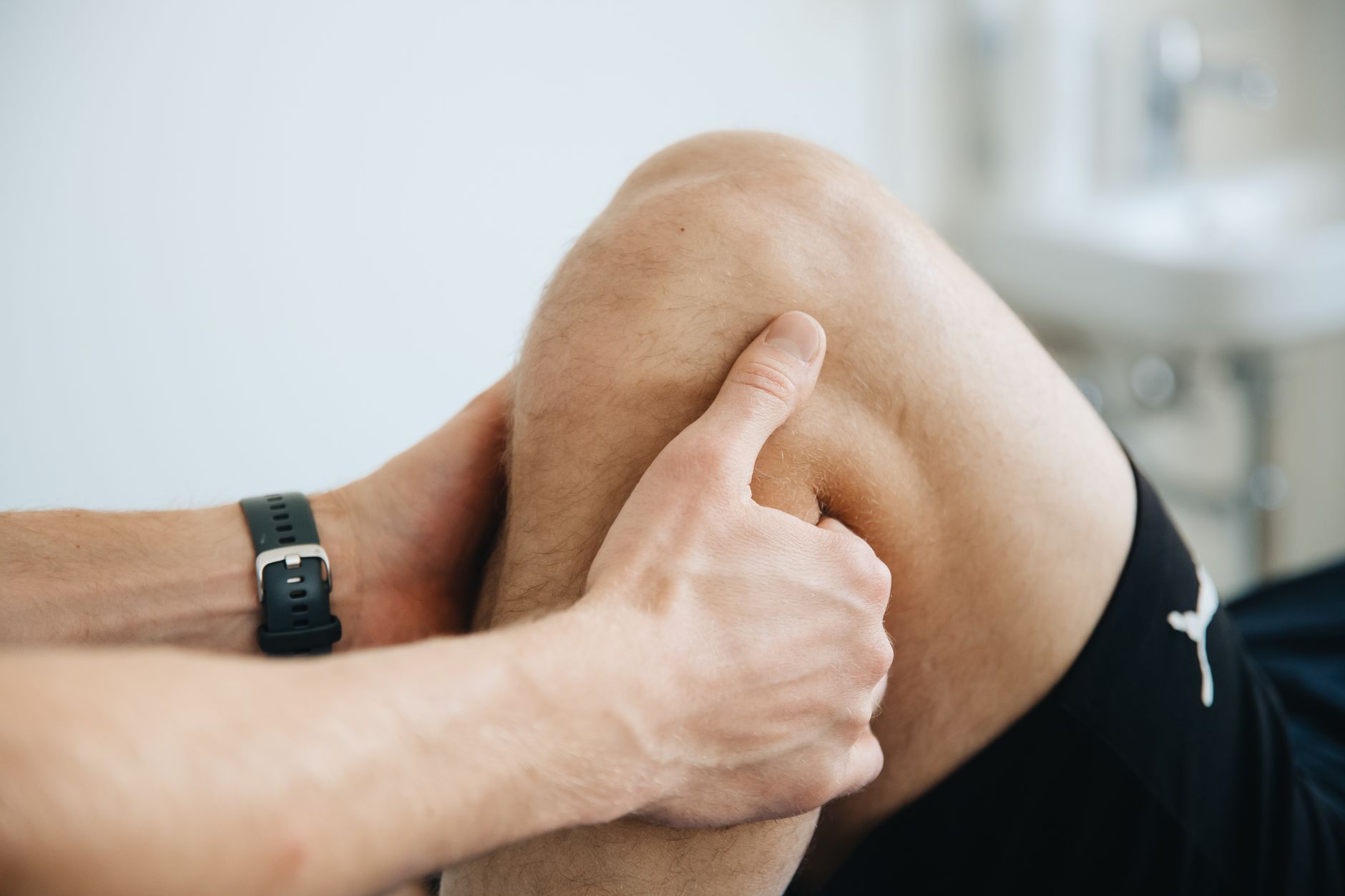 A Stride physiotherapist assessing a patient's knee