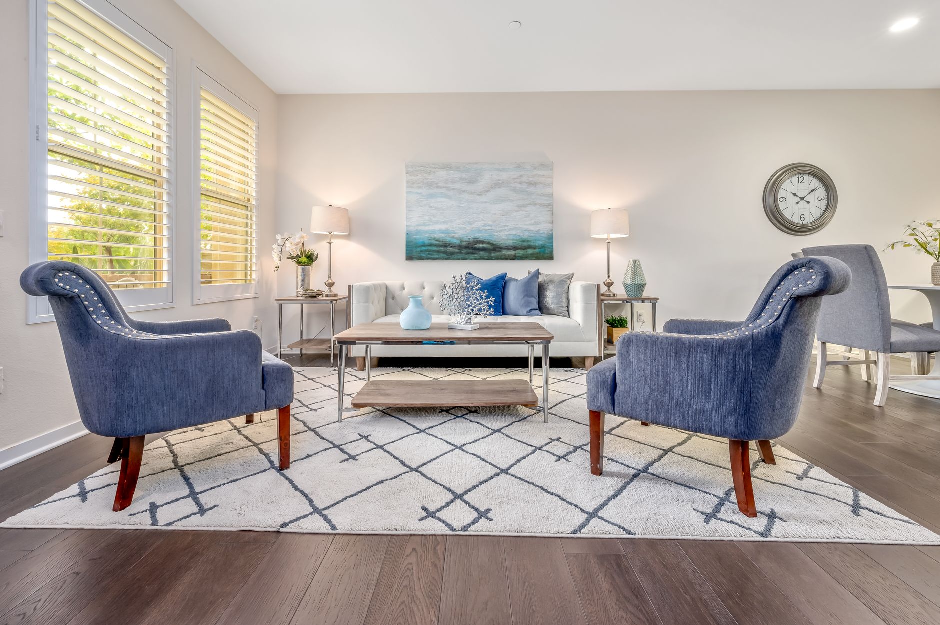 The Queenstown Resale Stage — A 4-room HDB staged to sell — light, neutral and viewing-ready.