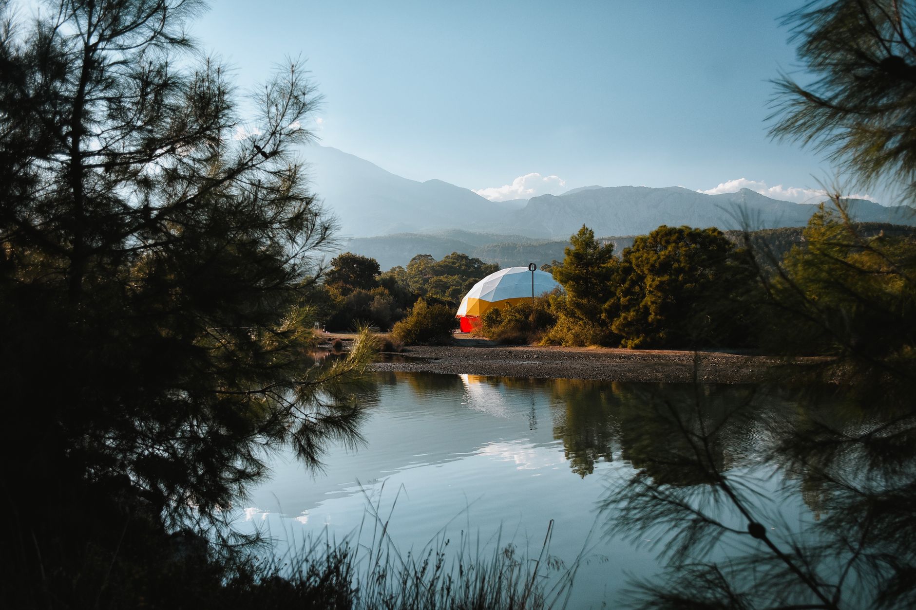 A tent by the water at Wildnest